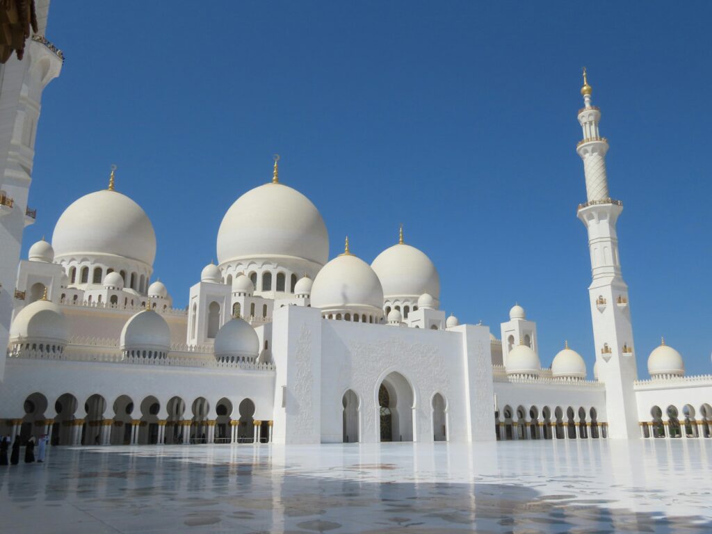 abu-dhabi-sheikh-zayed-mosque-half-day-tour-from-dubai-2